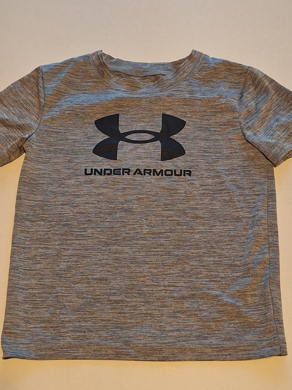Under Armour Boys' Gray Logo Short Sleeve Shirt Casual And Stylish